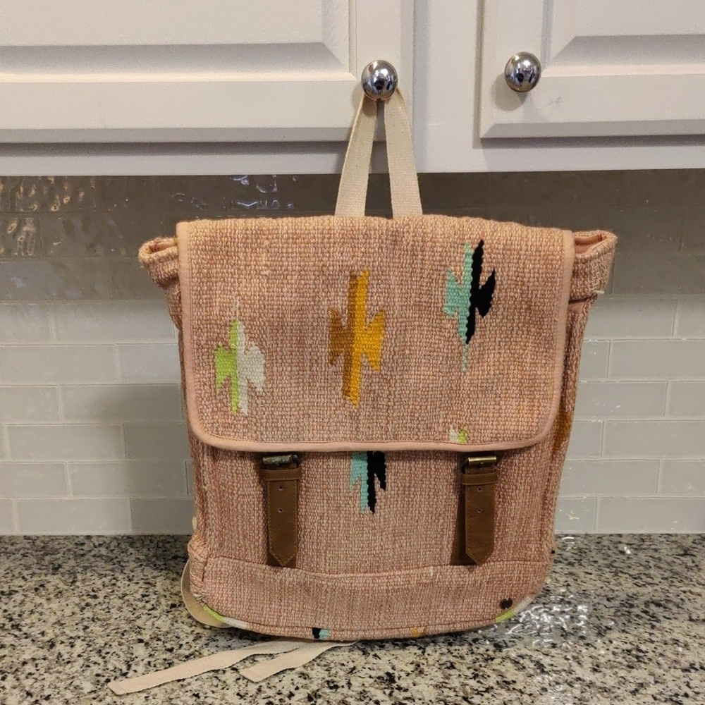 Stylish Billabong Backpack With Patterned Design - image 1